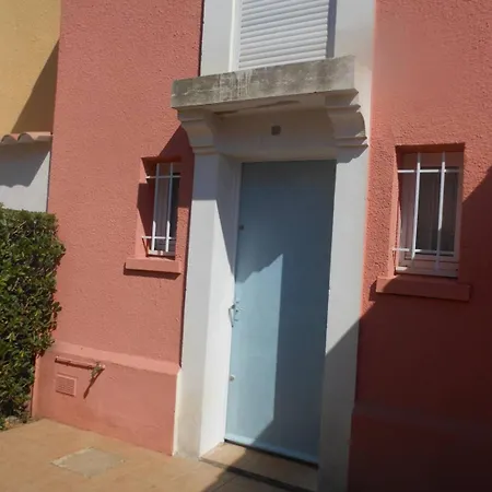 3 Pieces, 47m2 + Terrasse 15m2 Ref 4004 *